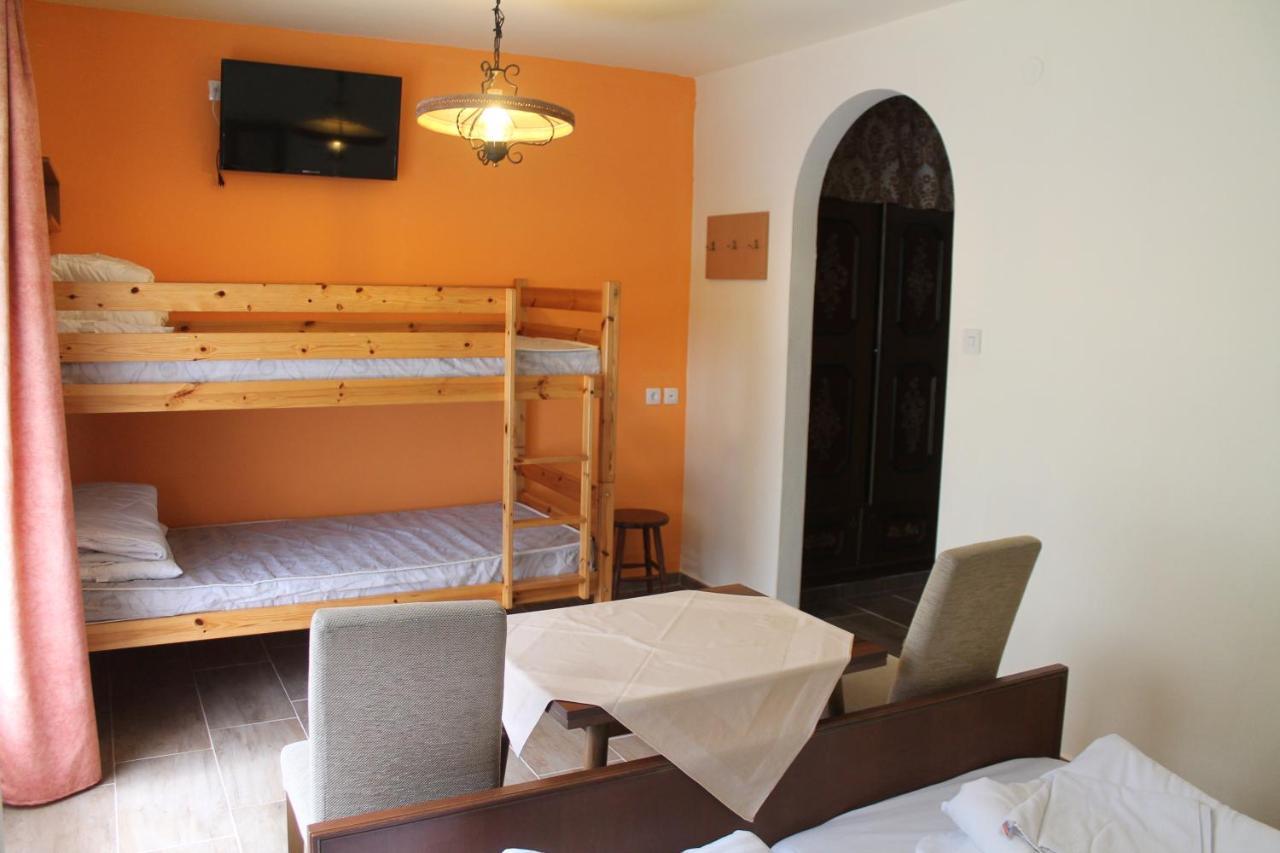 Bed and Breakfast Zur Post Lackenhof Exterior foto